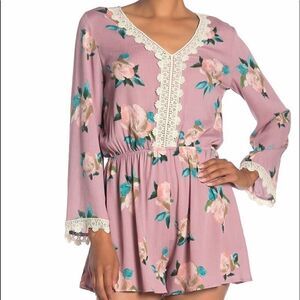 𝅺Nimi K Romper Women’s Mauve Floral Size L & XL So adorable & feminine